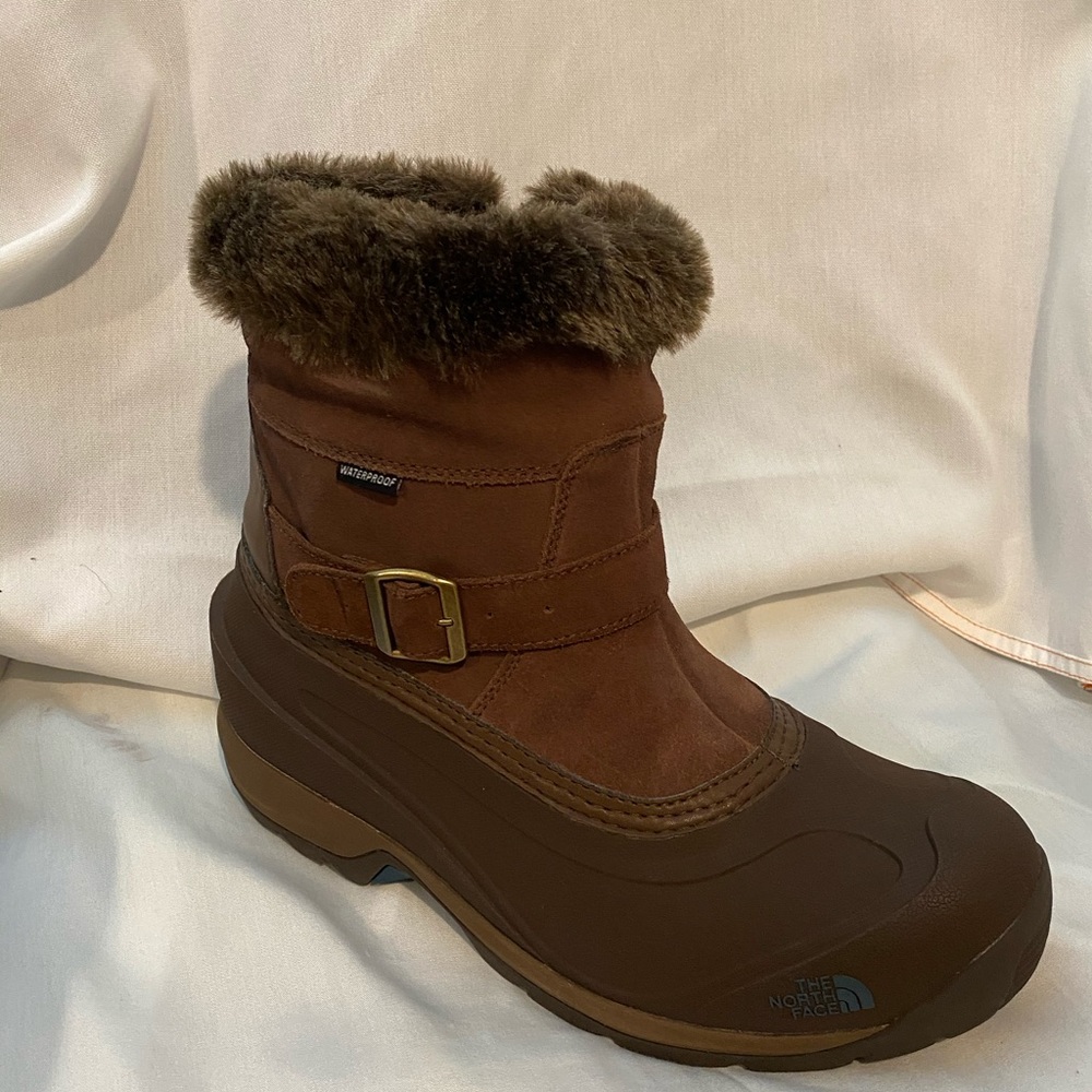 The Northface chilkat III womens pull on boots